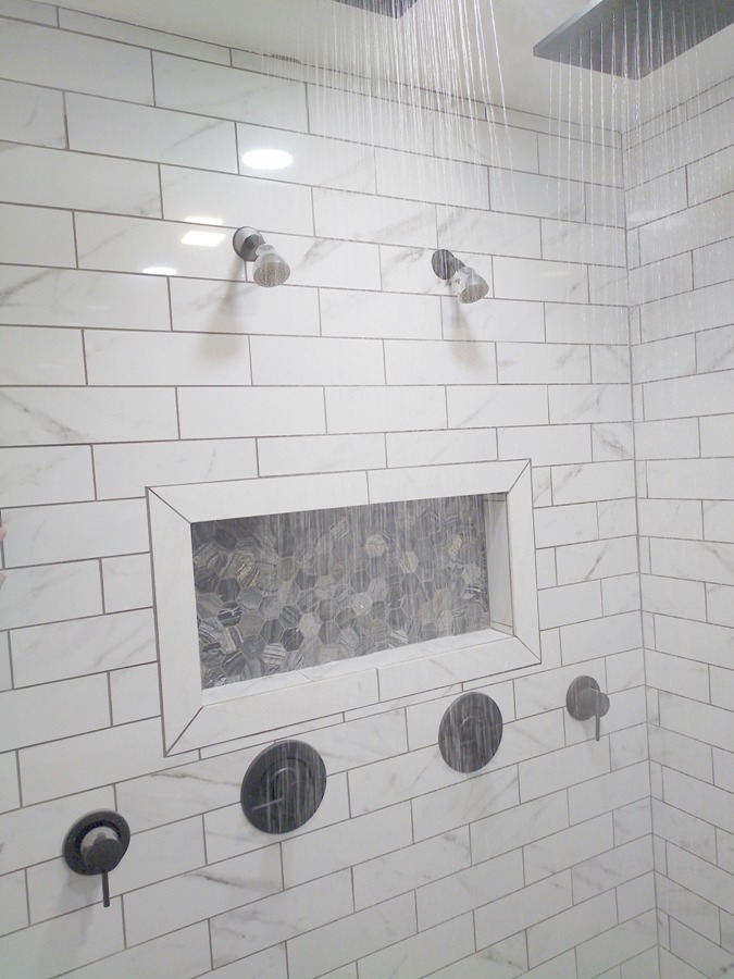 Tile shower with niche